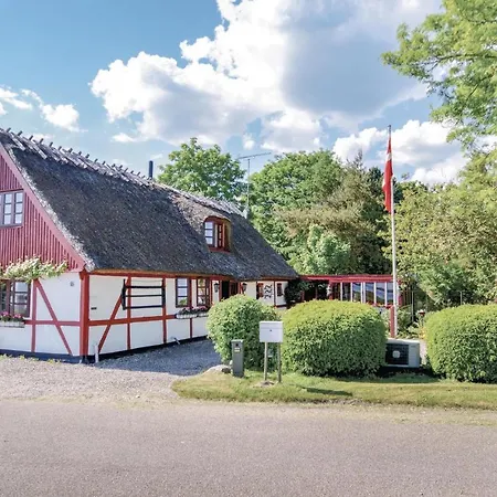 Three-bedroom Holiday In Faxe
