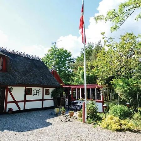 Three-bedroom Holiday In * Faxe